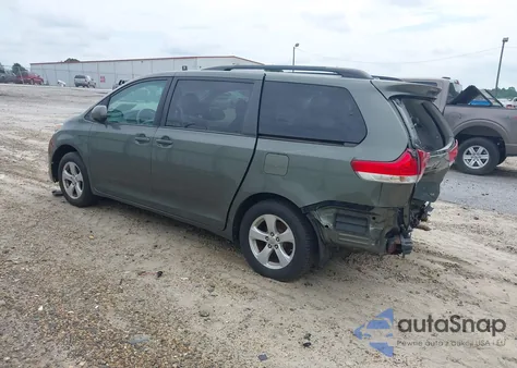 2011 Toyota Sienna Le V6 z USA, uszkodzony, nr VIN 5TDKK3DC0BS052186